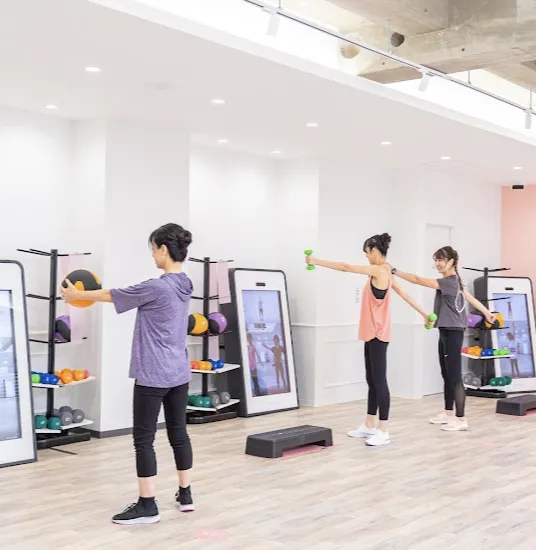 ファディー西小倉店の内観画像